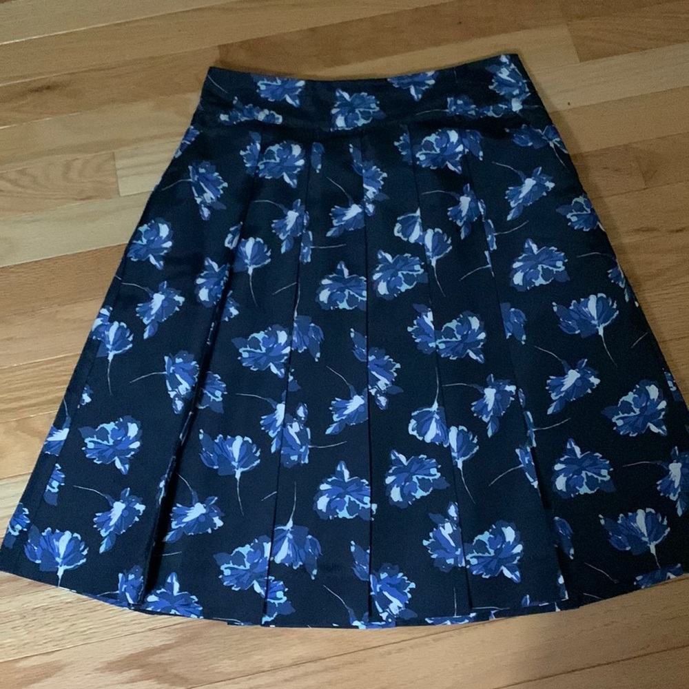 Simply Styled floral pleated skirt
